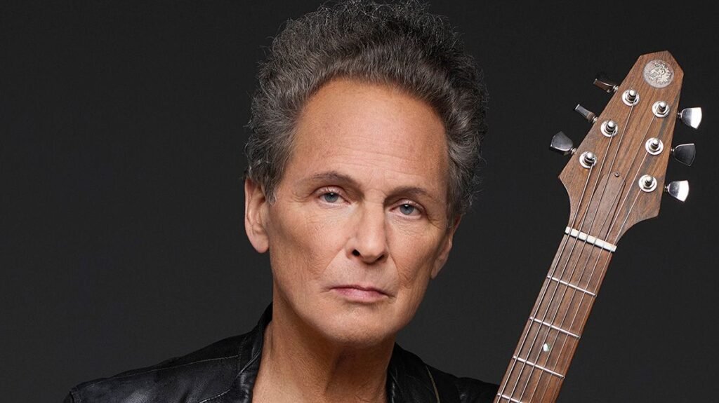 Lindsey Buckingham Reflects on His Solo Journey — From Hotel Room ...